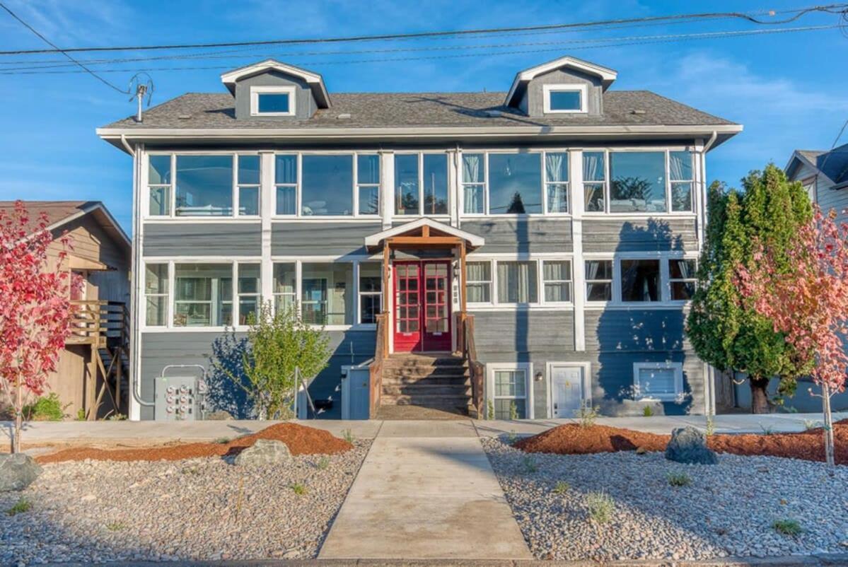 #Stayinmydistrict Historic Apartment Near Downtown Coos Bay Exterior photo