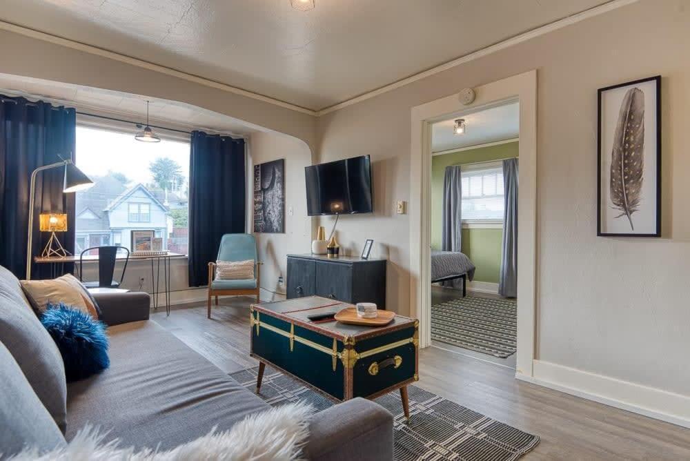 #Stayinmydistrict Historic Apartment Near Downtown Coos Bay Exterior photo