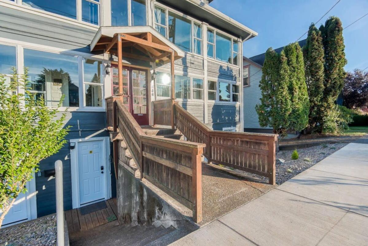 #Stayinmydistrict Historic Apartment Near Downtown Coos Bay Exterior photo